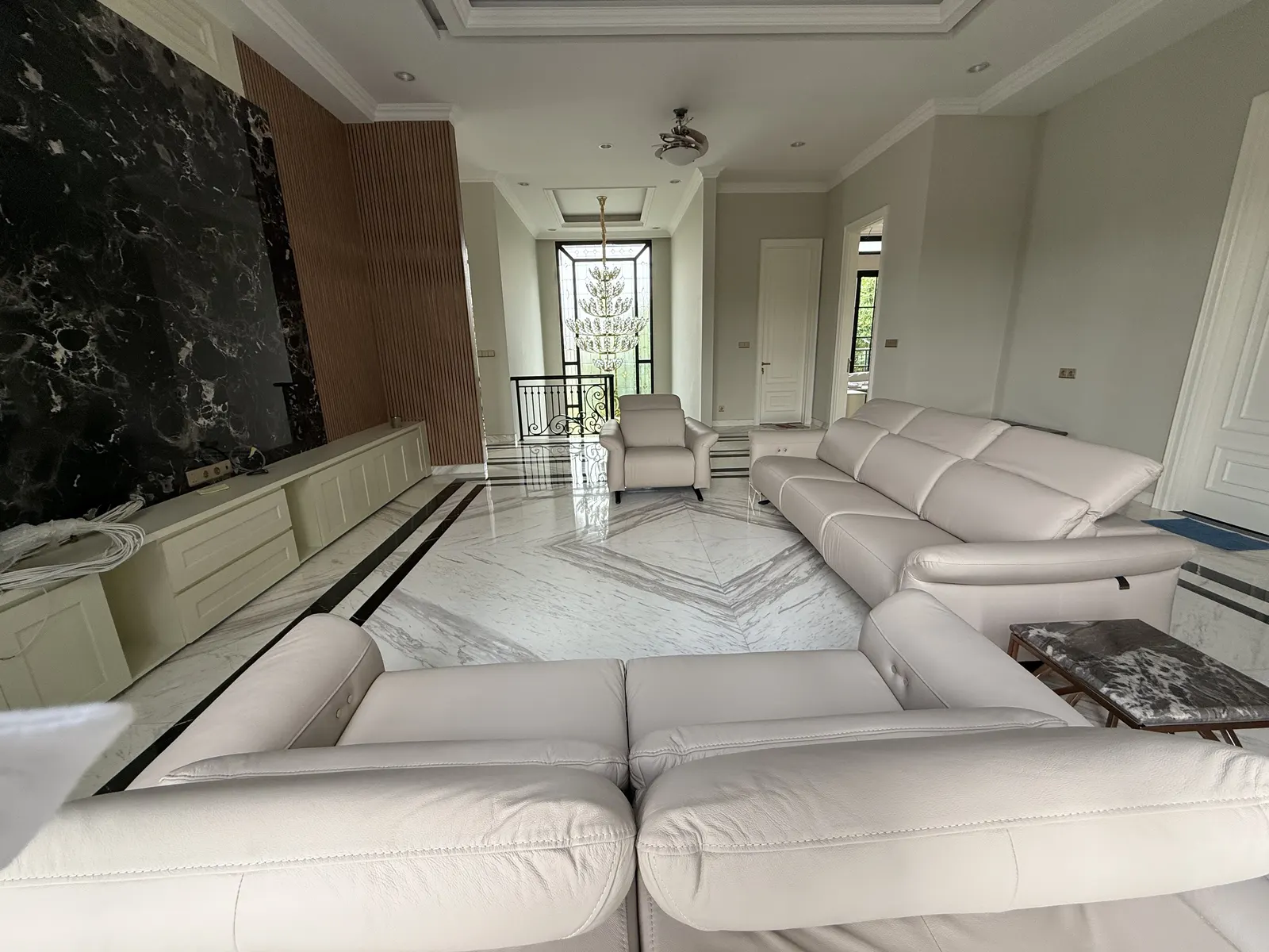 Rumah Klasik Kontemporer